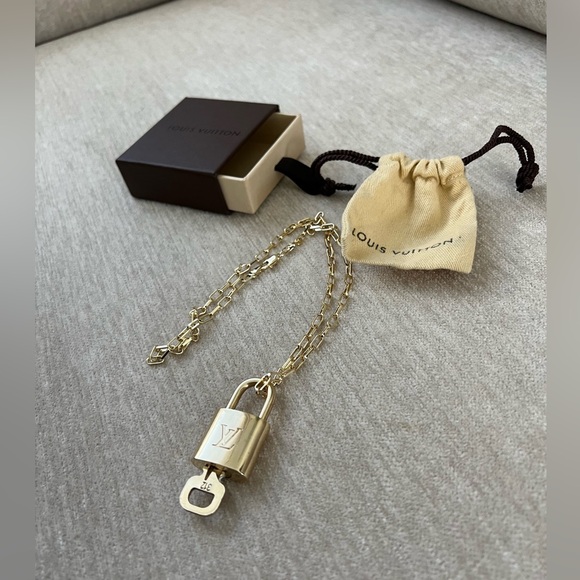 LOUIS VUITTON LOCK & KEY full inclusion w Italian 14kt plated chain Italy stamp🎁 - Picture 10 of 12
